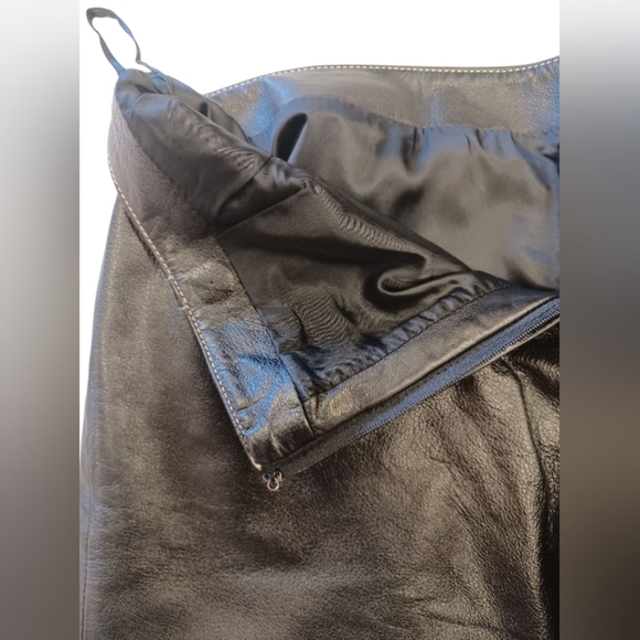 Danier EUC Black Leather Pants Size 6 - Picture 10 of 13